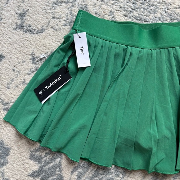 Aritzia TNA Move Micro Tennis Skirt Green - Picture 2 of 5